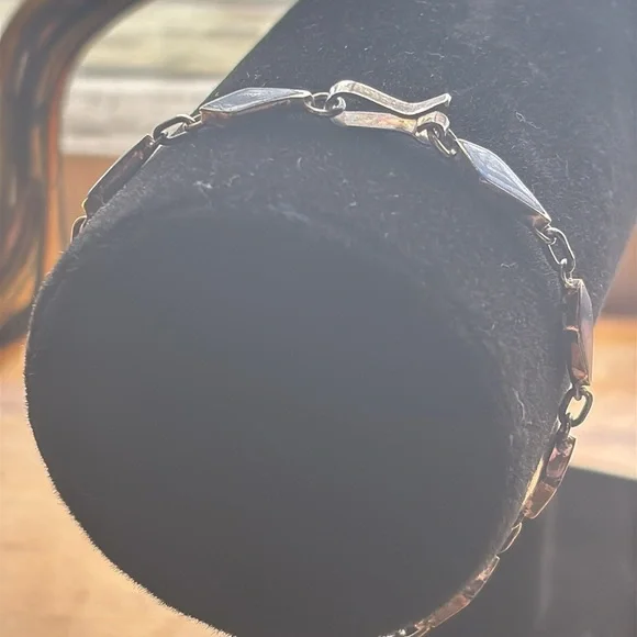Elegant Lapis and Silver Bracelet - Picture 6 of 9